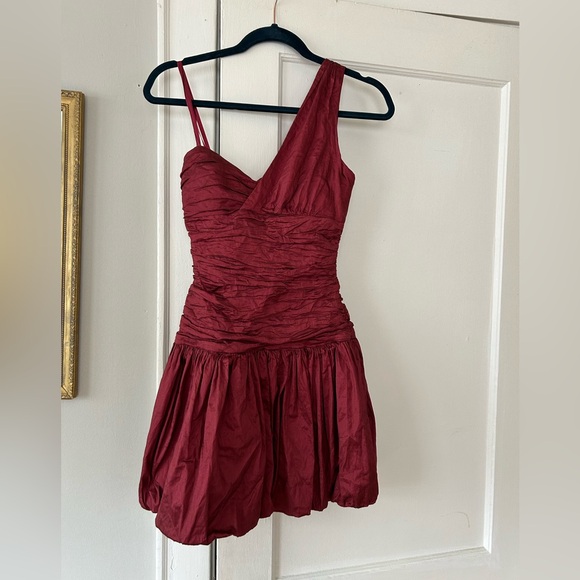 BCBGMaxAzria Satin Red Ruched Bubble Hem One Shoulder Mini Dress Size 2 - Picture 2 of 6